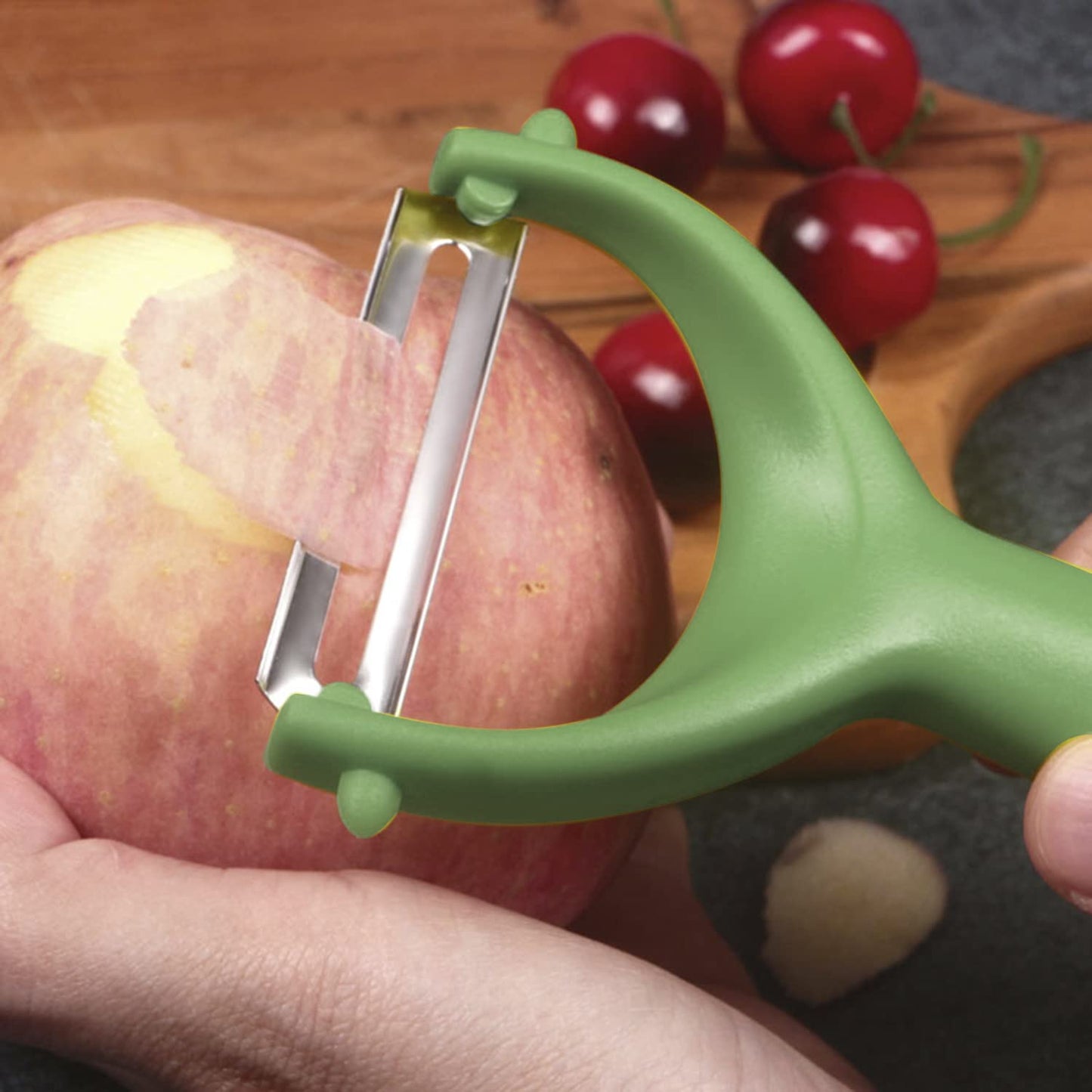 Yoosso 2 Stück Sparschäler, 14,5×7,5cm Schäler Gemüse Universalschäler Edelstahl Kartoffelschäler Spargelschäler für Gemüse Obst(Schwarz&Grün)