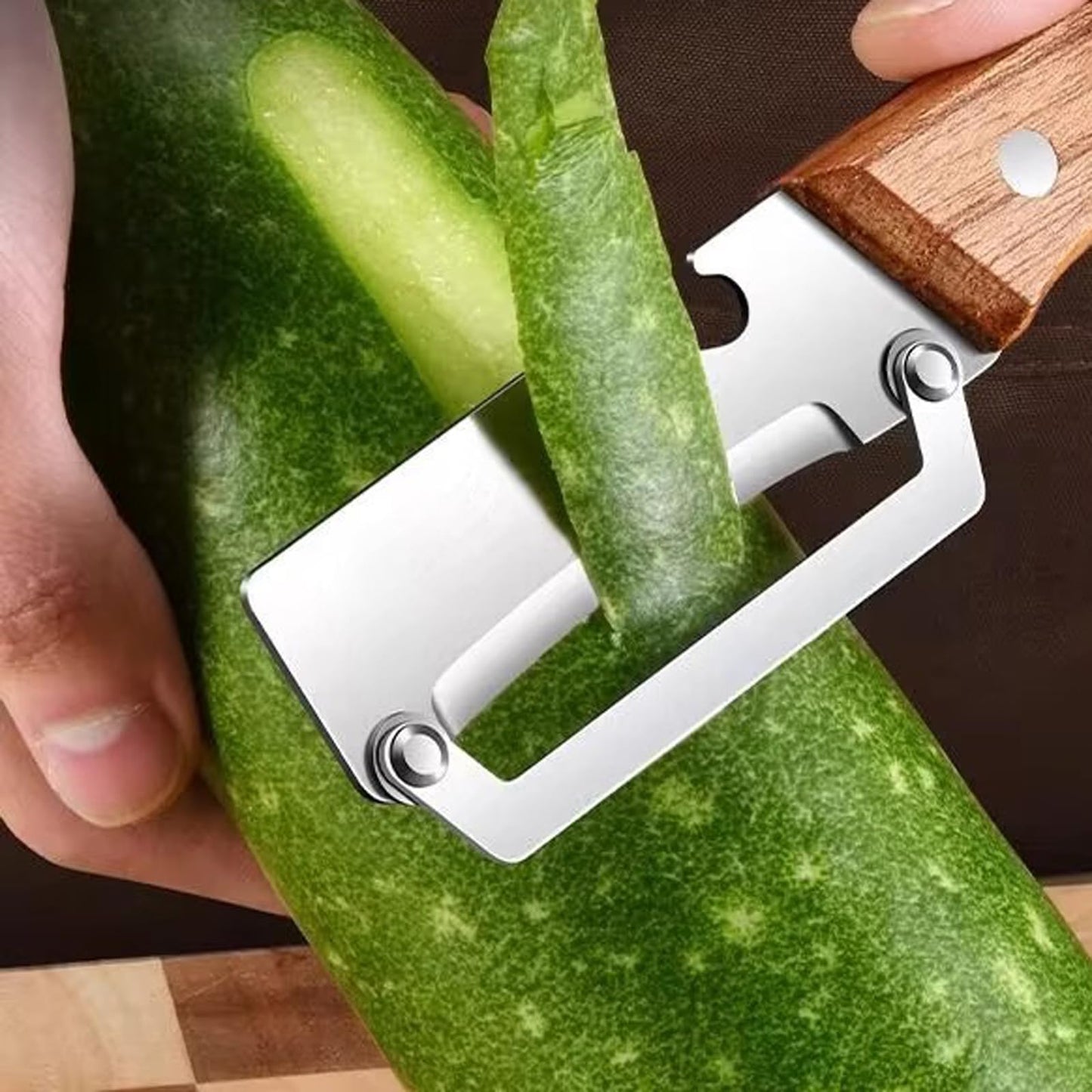 Multifunktionaler Gemüseschäler für die Küche, 2 in 1 Obst- und Gemüseschäler mit Flaschenöffner, Edelstahl Kartoffelschäler mit Holzgriff, Universal-Sparschäler für Äpfel, Kürbisse und Papayas